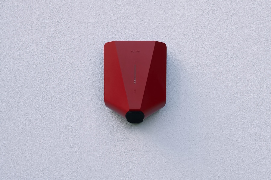 Rød oplader stenmur