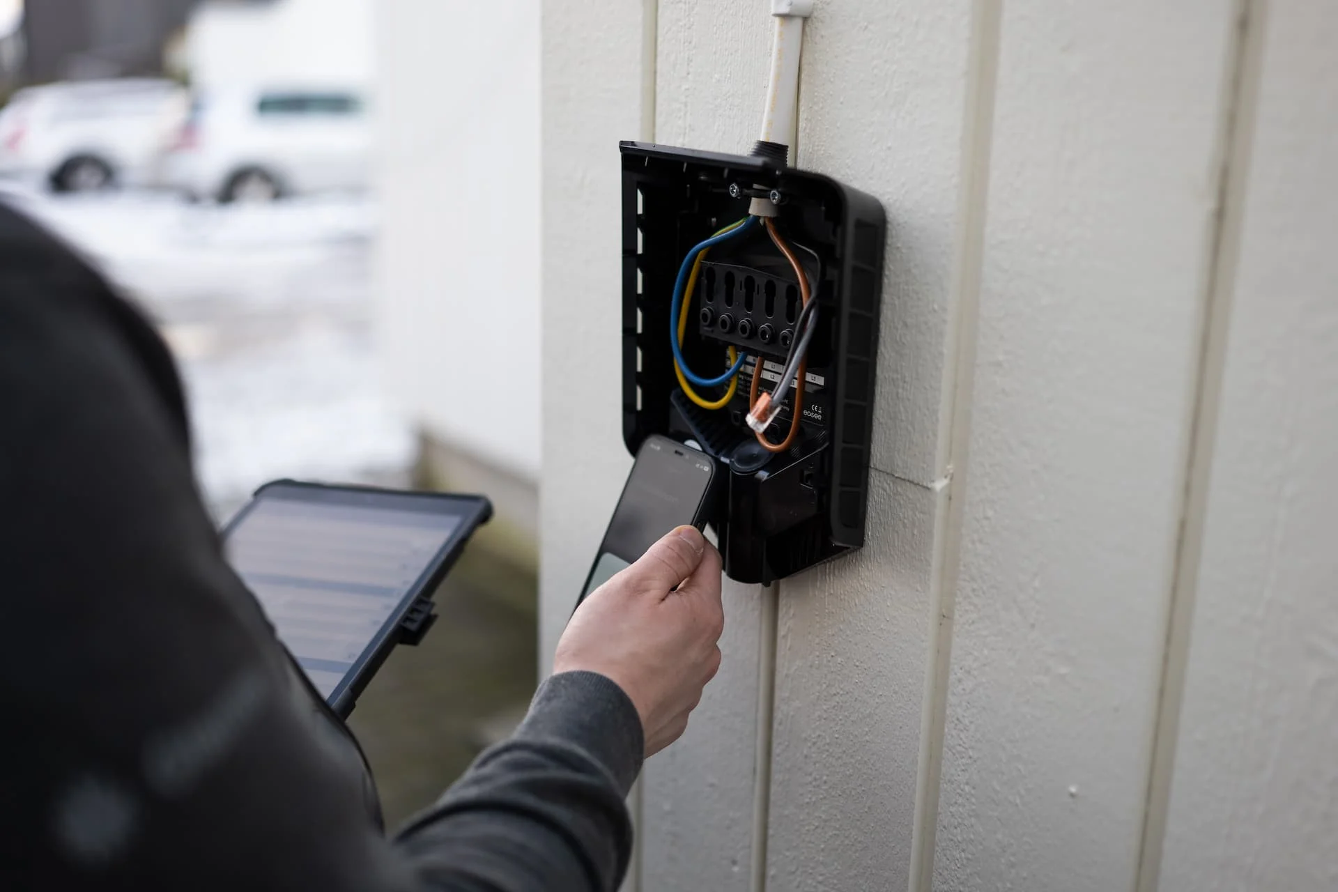 Installing Easee backplate